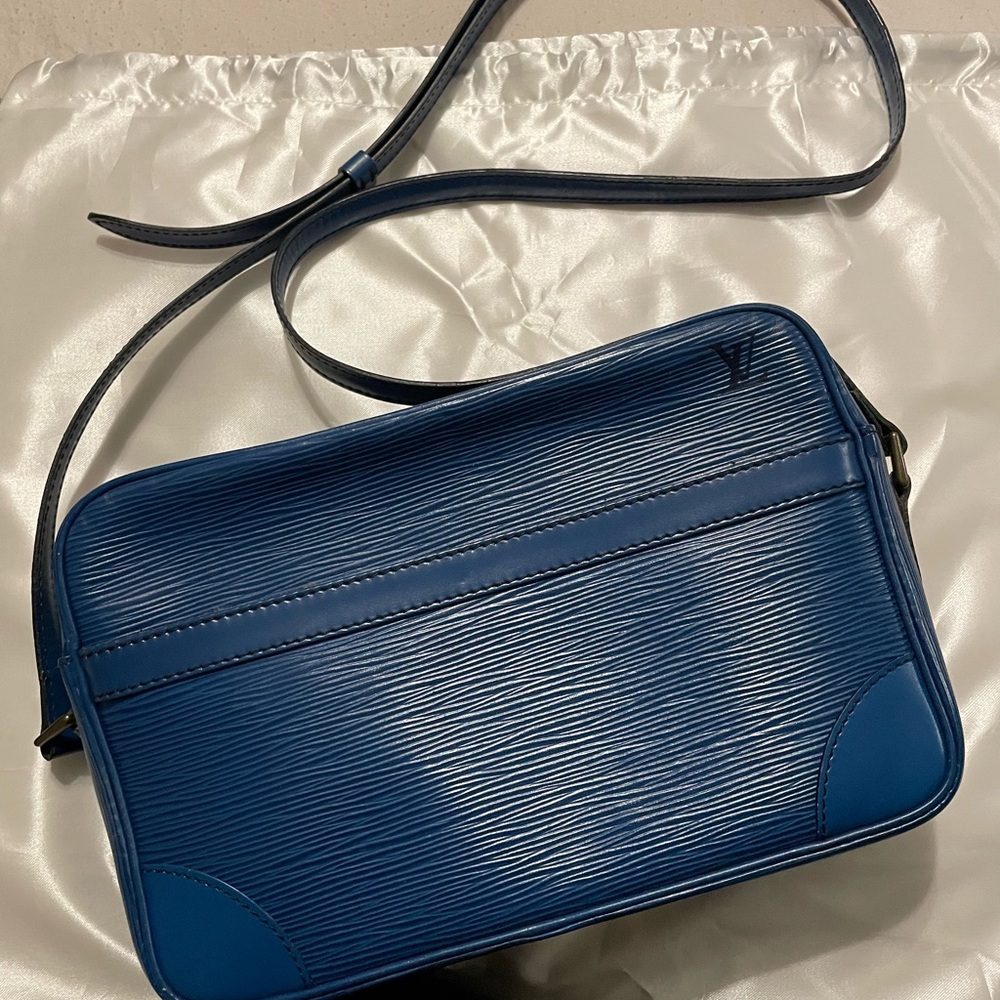 Louis Vuitton Blue Epi Trocadero 27 Crossbody Bag
